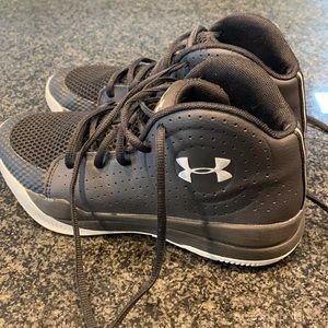 Under Armour Boys basketball shoes